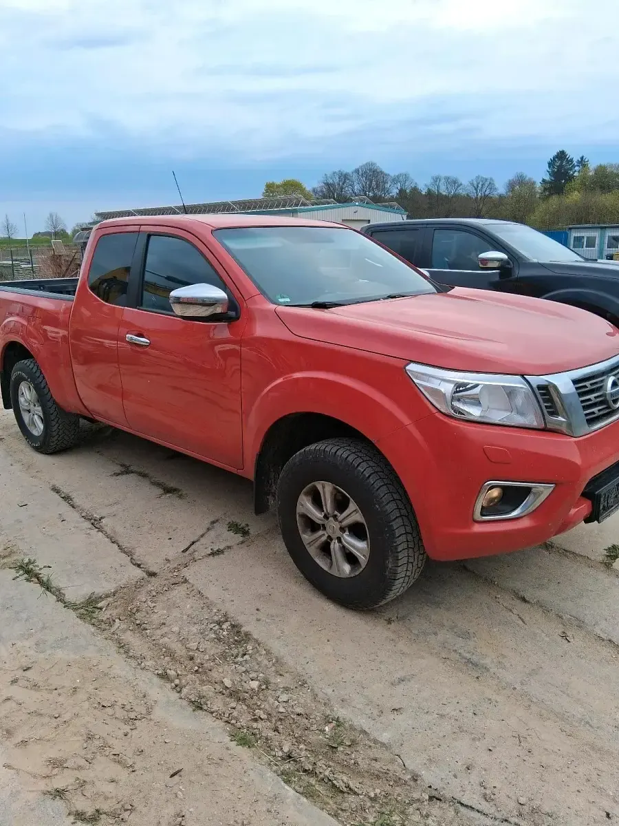 Gebraucht Nissan Navara 160 PS (117 kW) 2016 Rot Pickup