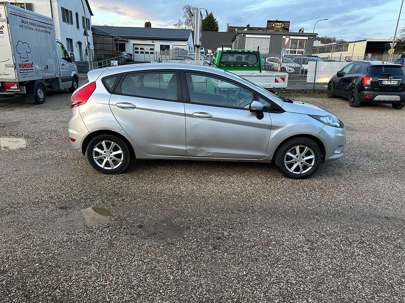 Gebraucht Ford Fiesta 60 PS (44 kW) 2010 Grau Limousine