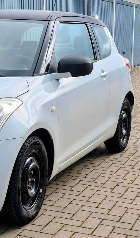 Gebraucht Suzuki Swift 94 PS (69 kW) 2012 Weiß Kleinwagen