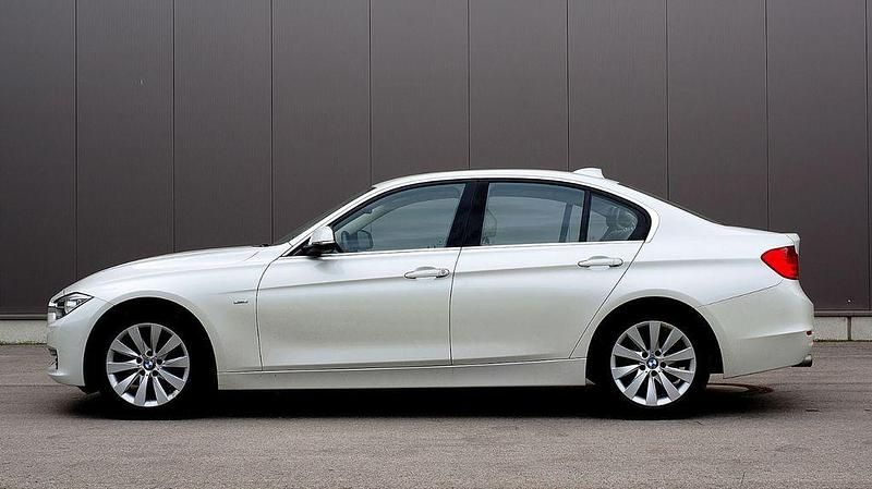 Gebraucht BMW 320 184 PS (135 kW) 2014 Weiß Limousine