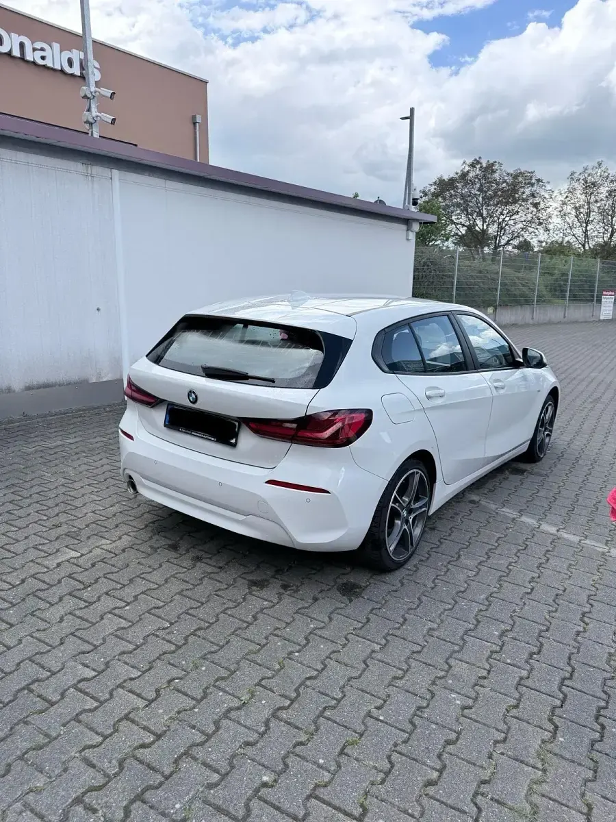 Gebraucht BMW 116 Advantage 109 PS (80 kW) 2021 Weiß Kleinwagen