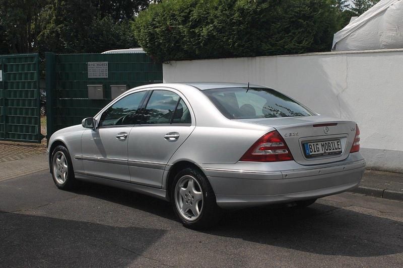 Gebraucht Mercedes C220 Elegance 150 PS (110 kW) 2006 Silber Limousine