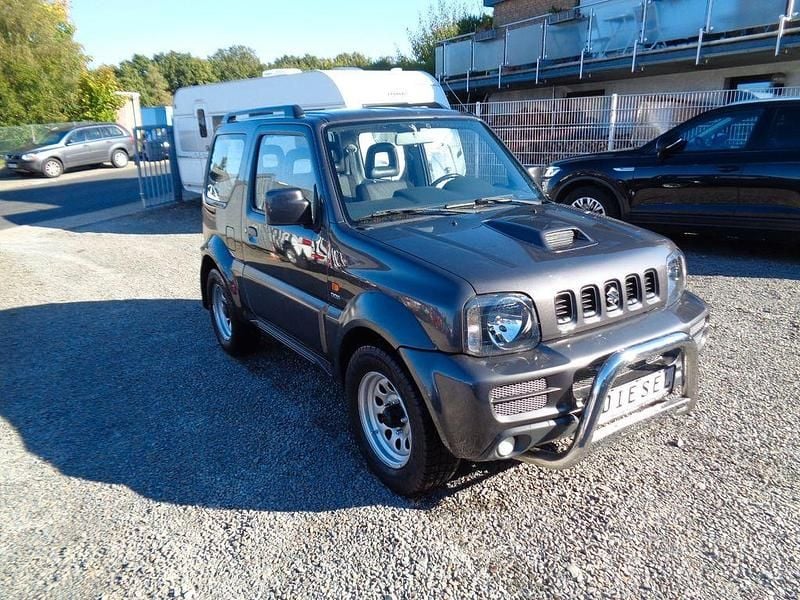 Grau Gebraucht 2009 Suzuki Jimny Comfort SUV | 11.500 € (Fairer Preis) - Bild 1/4