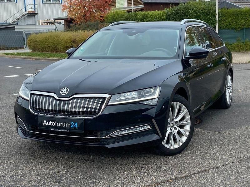 Schwarz Gebraucht 2020 Skoda Superb Ambition Kombi | 20.999 € (Superpreis) - Bild 1/4