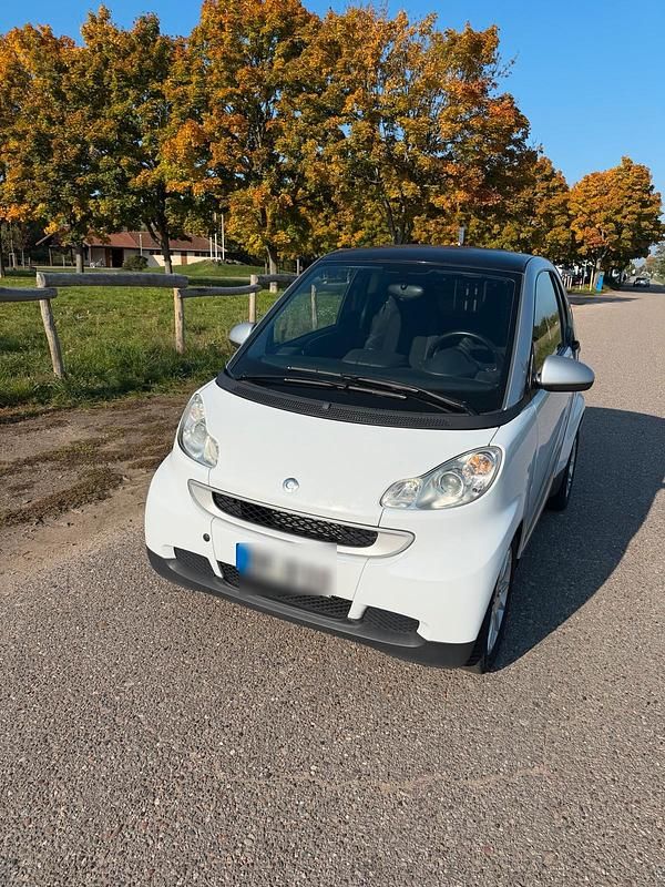 Weiß Gebraucht 2010 Smart ForTwo Coupé Coupé | 4.000 € (Guter Preis) - Bild 1/4