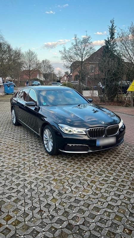 Second-hand BMW 740 320 CP (235 kW) 2016 Negru Berlinǎ