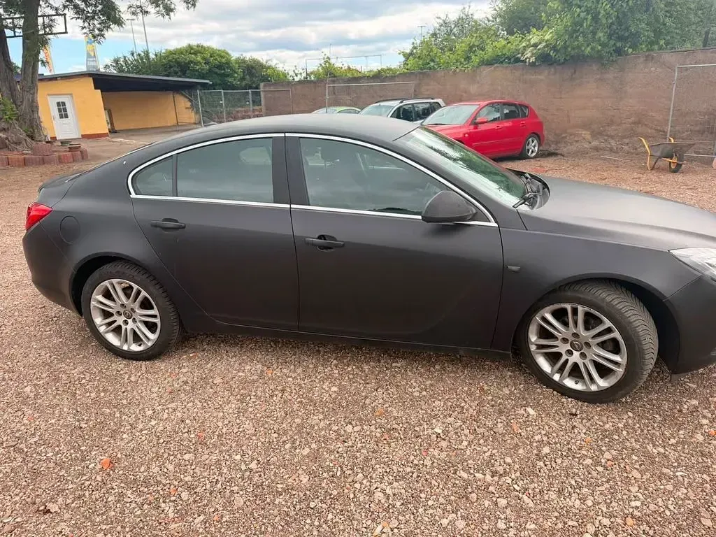 Gebraucht Opel Insignia Edition 131 PS (96 kW) 2010 Schwarz Limousine