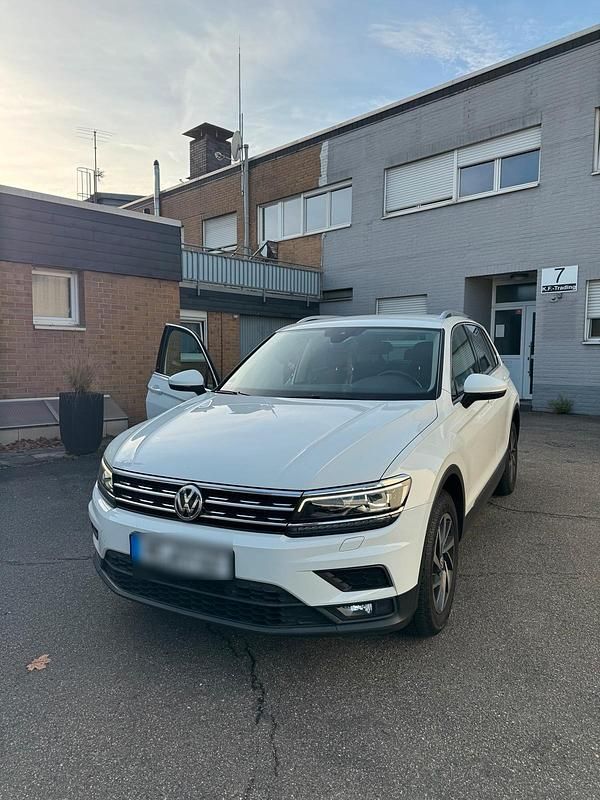 Weiß Gebraucht 2018 VW Tiguan SUV | 19.990 € (Etwas zu teuer) - Bild 1/4
