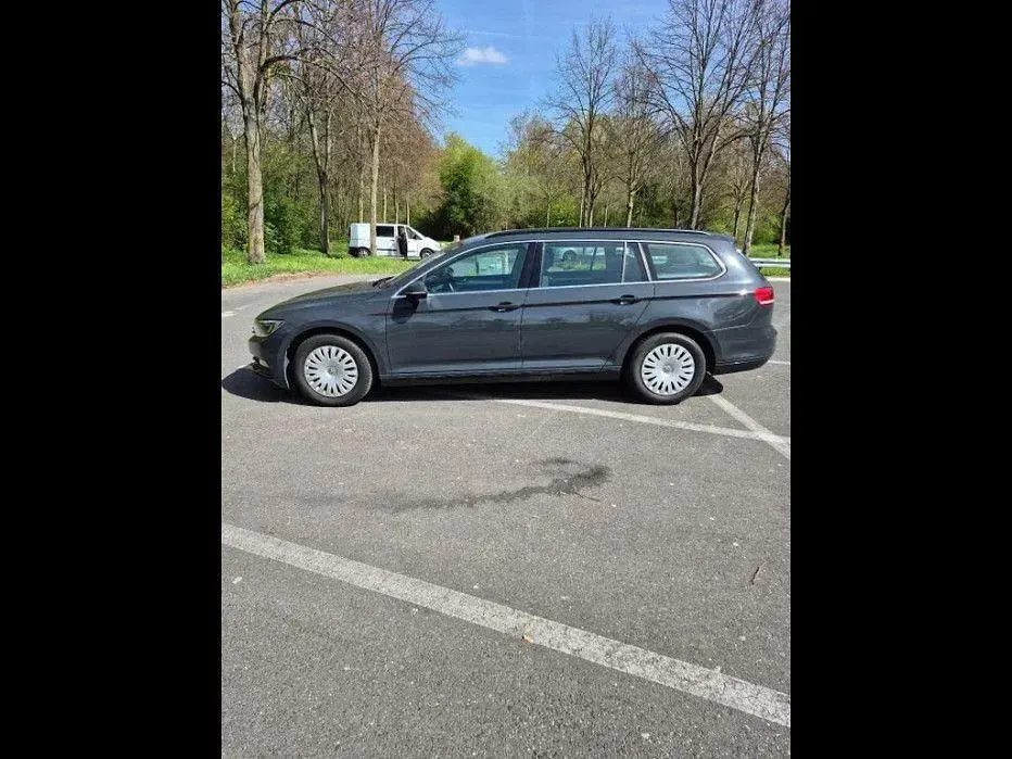 Gebraucht VW Passat Comfortline 150 PS (110 kW) 2016 Grau Kombi