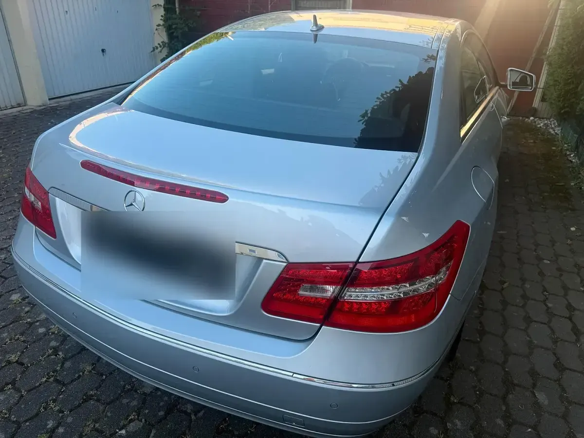 Gebraucht Mercedes E200 184 PS (135 kW) 2012 Silber Coupé