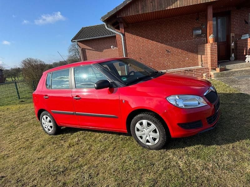 Gebraucht Skoda Fabia Classic 60 PS (44 kW) 2011 Rot Limousine