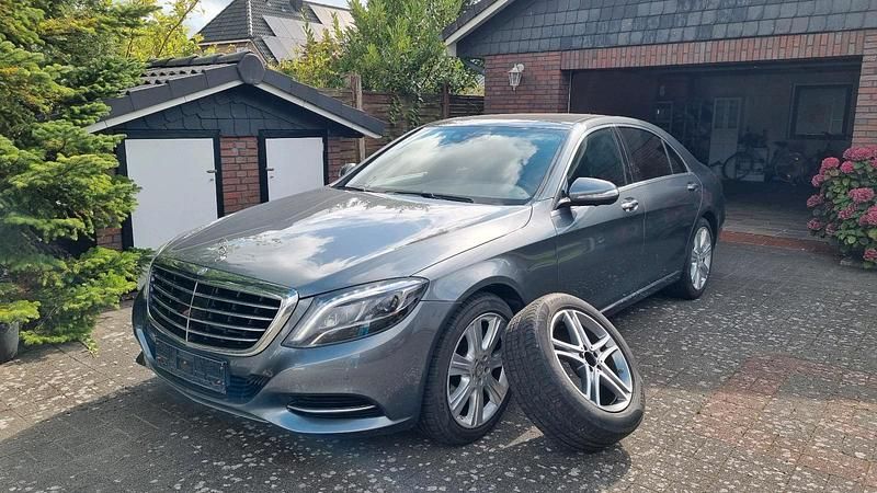 Grau Gebraucht 2017 Mercedes S350 Limousine | 35.900 € - Bild 1/4