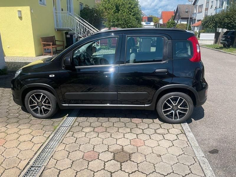 Schwarz Gebraucht 2021 Fiat Panda City Life Kleinwagen | 9.400 € (Guter Preis) - Bild 1/4