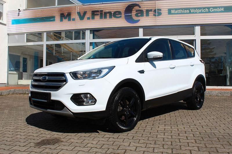 Gebraucht Ford Kuga Trend 120 PS (88 kW) 2019 Weiß SUV
