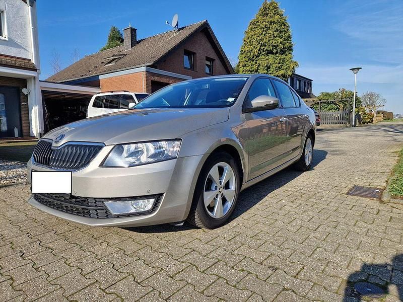 Gebraucht Skoda Octavia Elegance 150 PS (110 kW) 2013 Beige Limousine