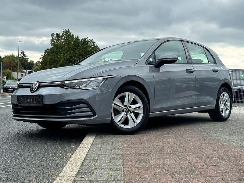 Grau Gebraucht 2021 VW Golf VIII Life Limousine | 17.800 € (Guter Preis) - Bild 1/4