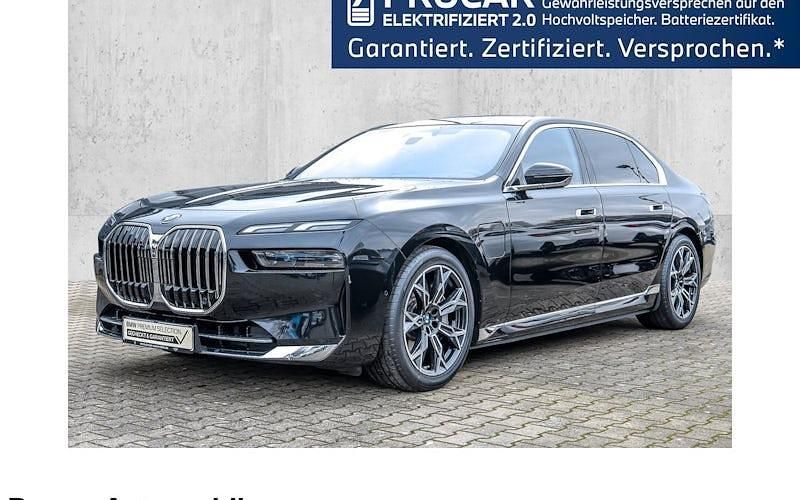 Gebraucht BMW 750e Comfort Edition 489 PS (359 kW) 2023 Schwarz Limousine