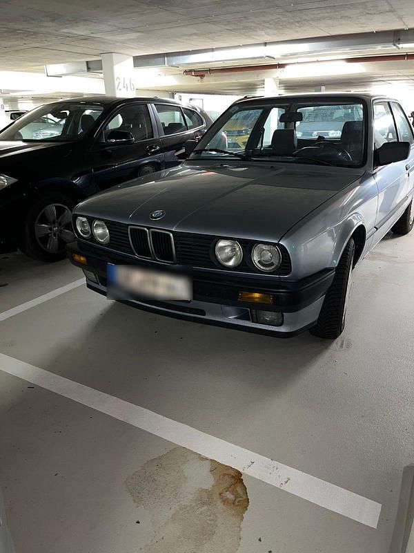 Blau Gebraucht 1988 BMW 316 Coupé | 7.150 € - Bild 1/4