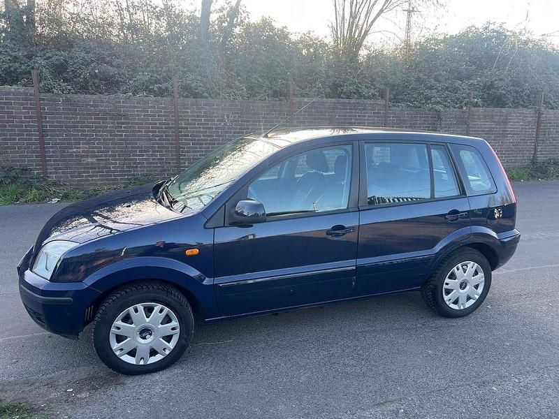 Gebraucht Ford Fusion Trend 101 PS (74 kW) 2011 Blau Kleinwagen