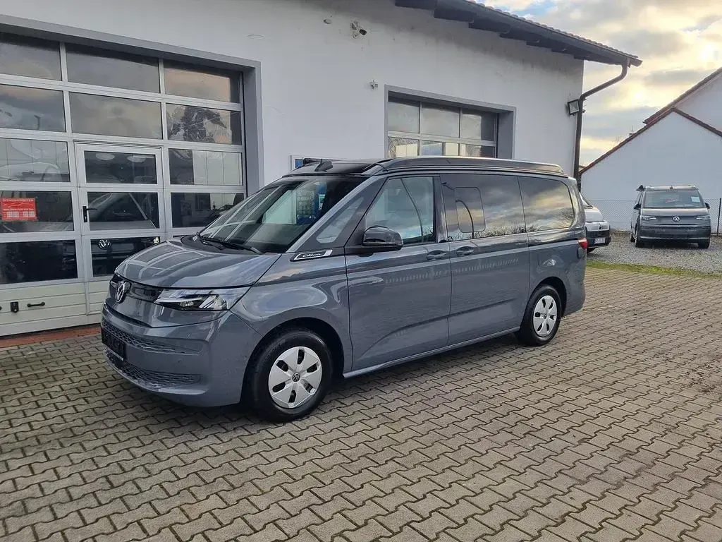 Neu VW California Beach 150 PS (110 kW) 2026 Grau Van