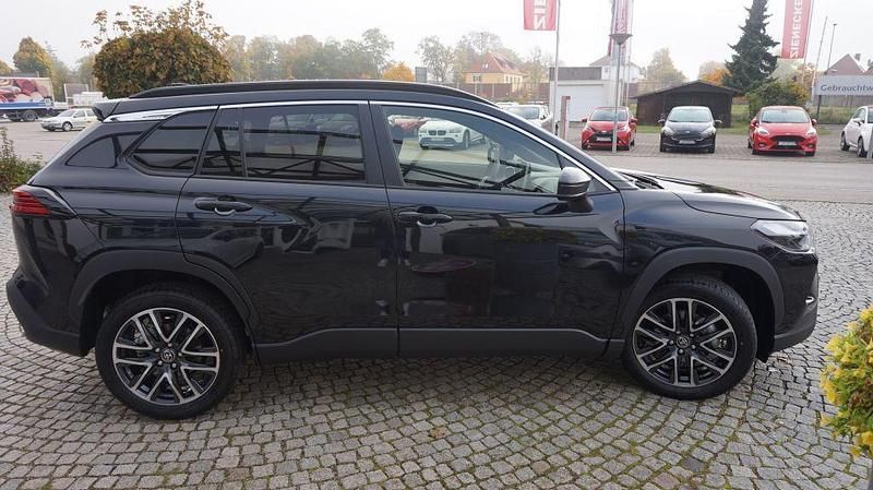 Neu Toyota Corolla Cross 178 PS (130 kW) 2025 Schwarz SUV