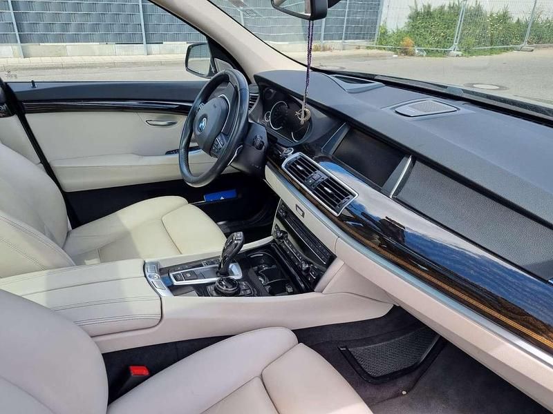 Grau Gebraucht 2013 BMW 535 Gran Turismo Luxury Line Limousine | 22.500 € (Fairer Preis) - Bild 1/4