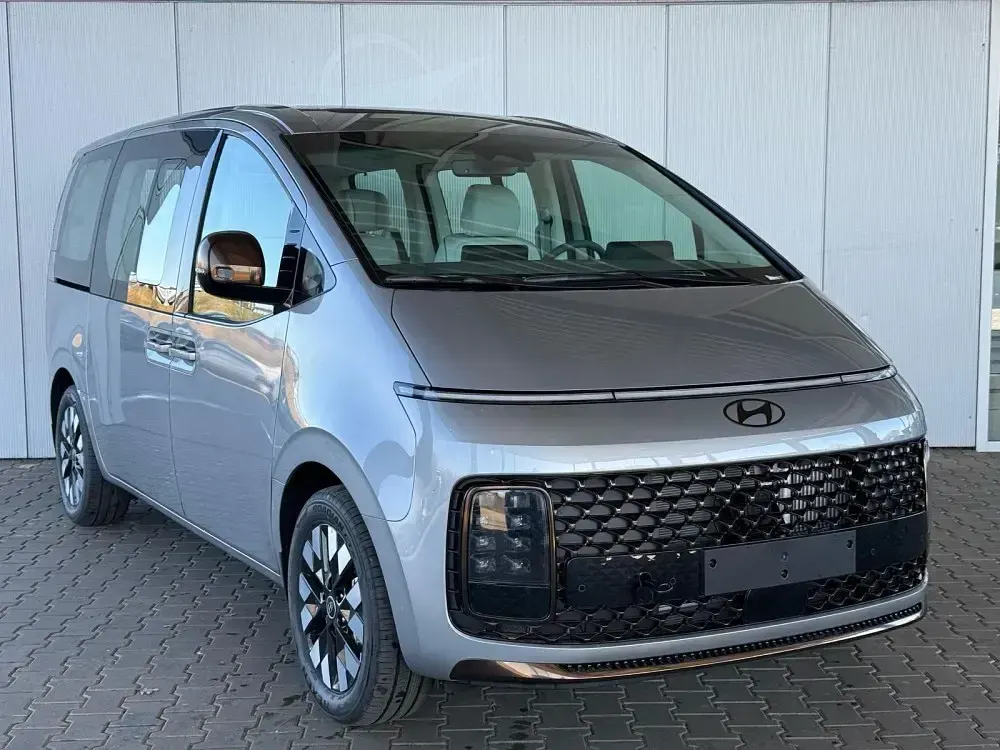 Gebraucht Hyundai Staria 224 PS (164 kW) 2025 Silber Van / Kleinbus