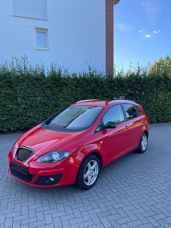 Rot Gebraucht 2012 Seat Altea XL Van / Kleinbus | 4.100 € (Guter Preis) - Bild 1/4