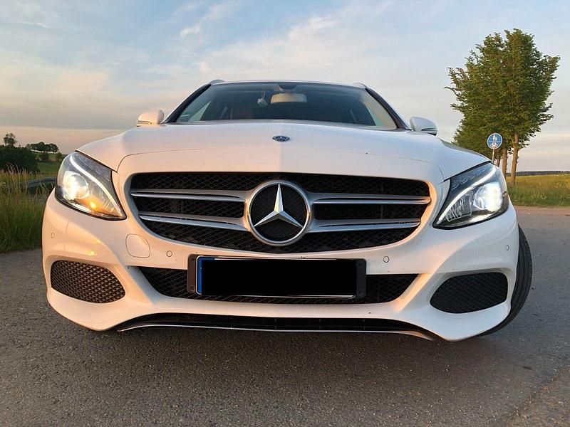 Gebraucht Mercedes C220 170 PS (125 kW) 2018 Weiß Limousine