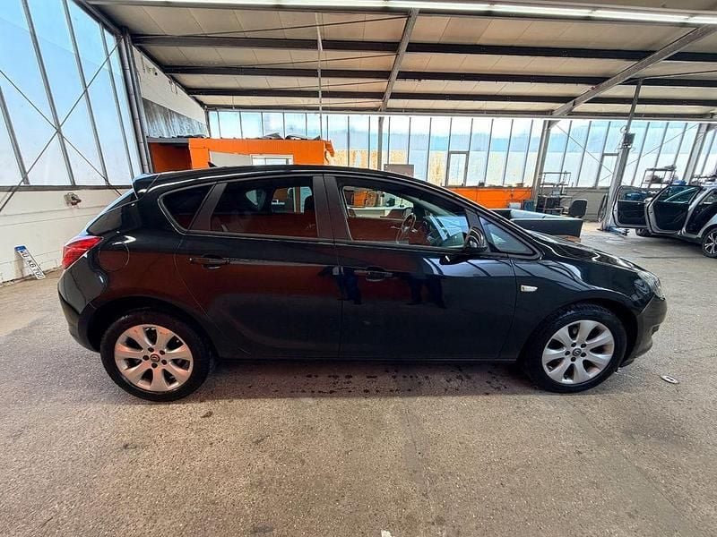 Gebraucht Opel Astra Style 165 PS (121 kW) 2015 Karbonschw graphitschw midnigh Limousine