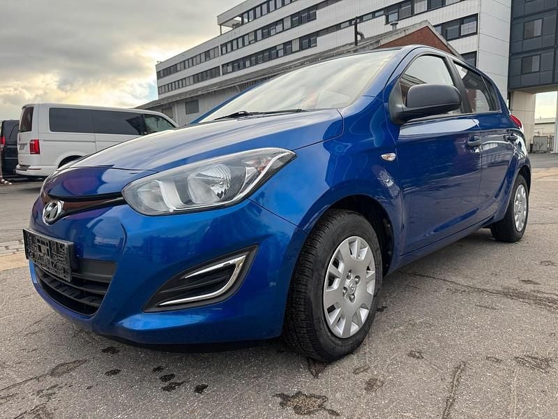 Gebraucht Hyundai i20 86 PS (63 kW) 2013 Blau Kleinwagen