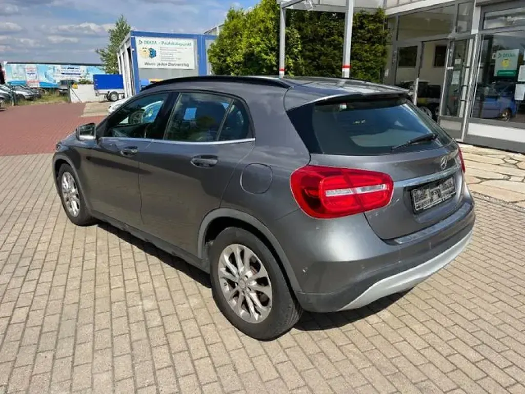 Gebraucht Mercedes GLA200 136 PS (100 kW) 2014 Mountaingrau  met. (metallic) SUV