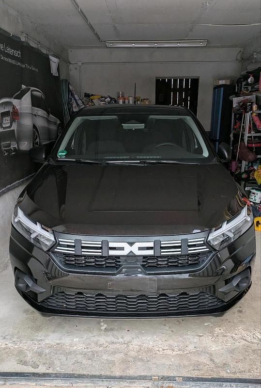 Schwarz Gebraucht 2024 Dacia Sandero Essentiel Kleinwagen | 14.800 € (Superpreis) - Bild 1/4