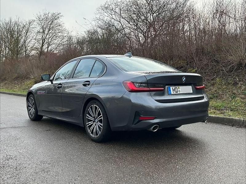 Gebraucht BMW 318 Advantage 156 PS (114 kW) 2021 Grau Limousine
