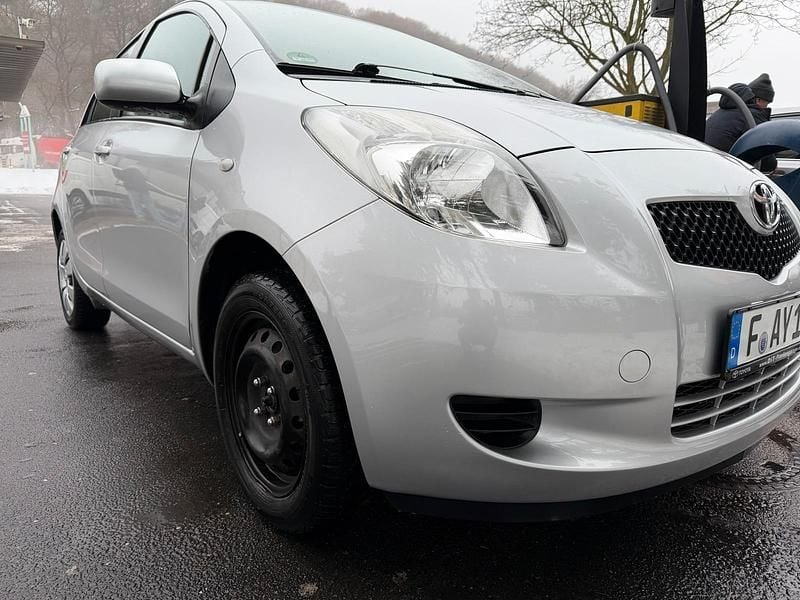 Gebraucht Toyota Yaris 87 PS (63 kW) 2007 Silber Kleinwagen