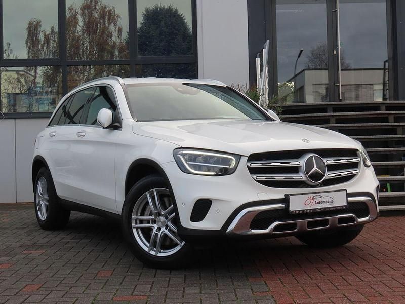 Weiß Gebraucht 2020 Mercedes GLC400d SUV | 31.900 € (Superpreis) - Bild 1/4