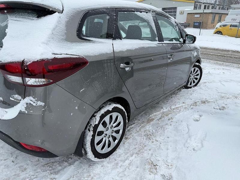 Gebraucht Kia Carens Spirit 135 PS (99 kW) 2018 Grau Van / Kleinbus