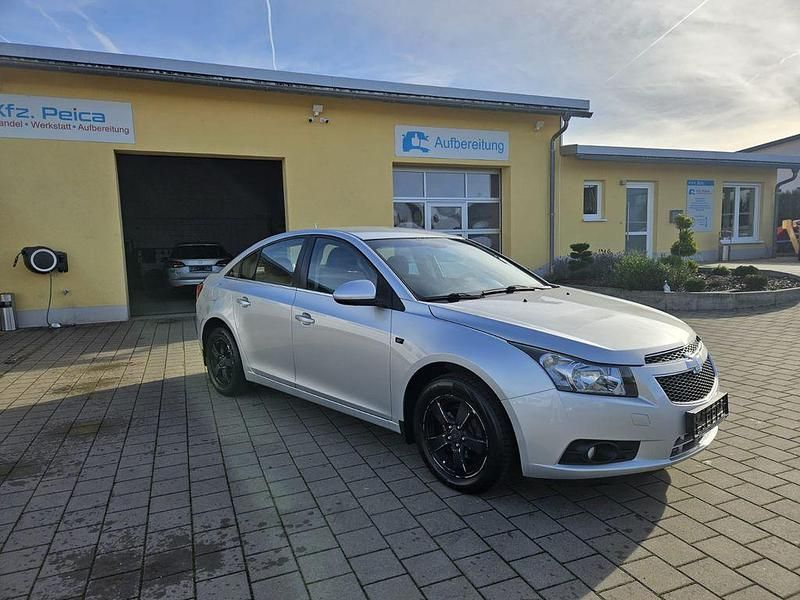 Silber Gebraucht 2010 Chevrolet Cruze LTZ Limousine | 3.700 € (Fairer Preis) - Bild 1/4