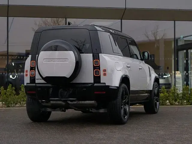 Gebraucht Land Rover Defender HSE Dynamic 349 PS (256 kW) 2026 Grau SUV