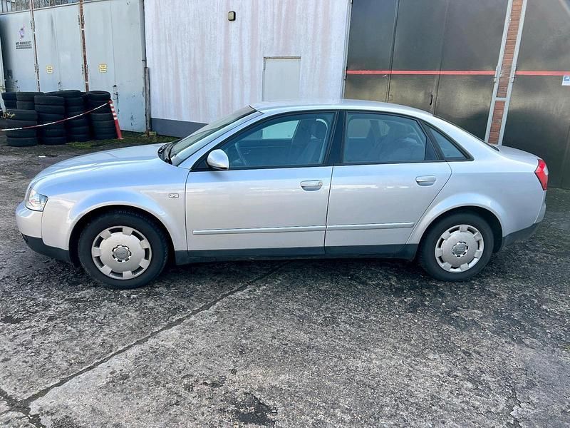 Second-hand Audi A4 102 CP (75 kW) 2002 Argintiu Berlinǎ
