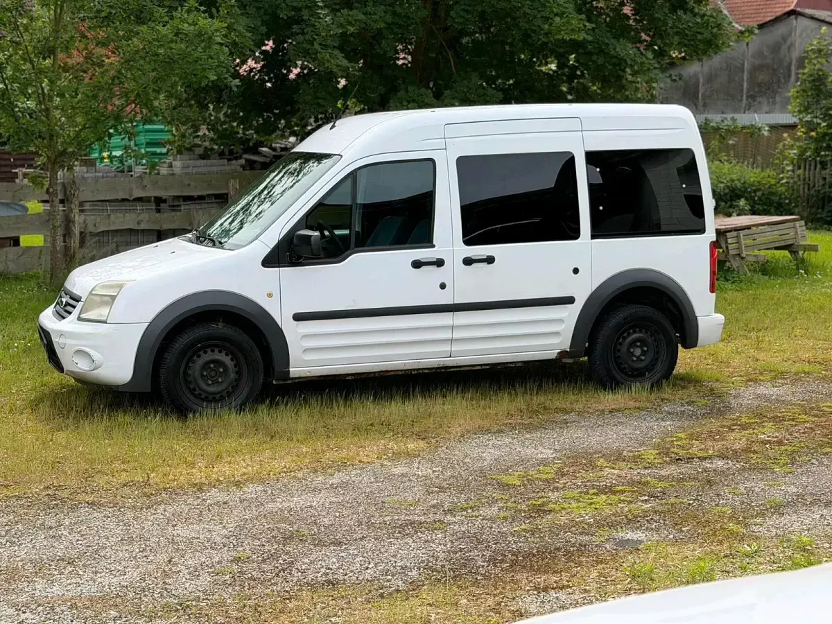Gebraucht Ford Tourneo Connect 90 PS (66 kW) 2010 Weiß Van / Kleinbus