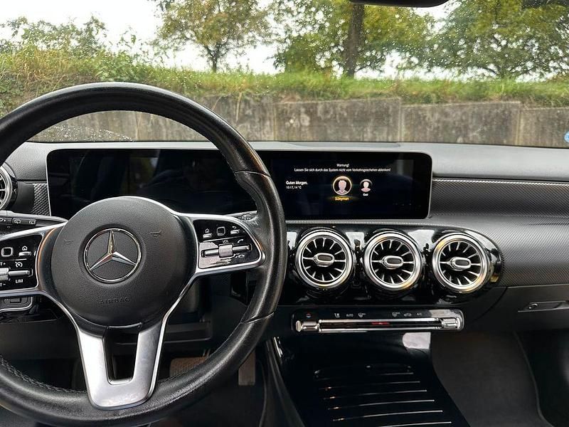 Schwarz Gebraucht 2019 Mercedes A250 Limousine | 20.500 € (Superpreis) - Bild 1/4