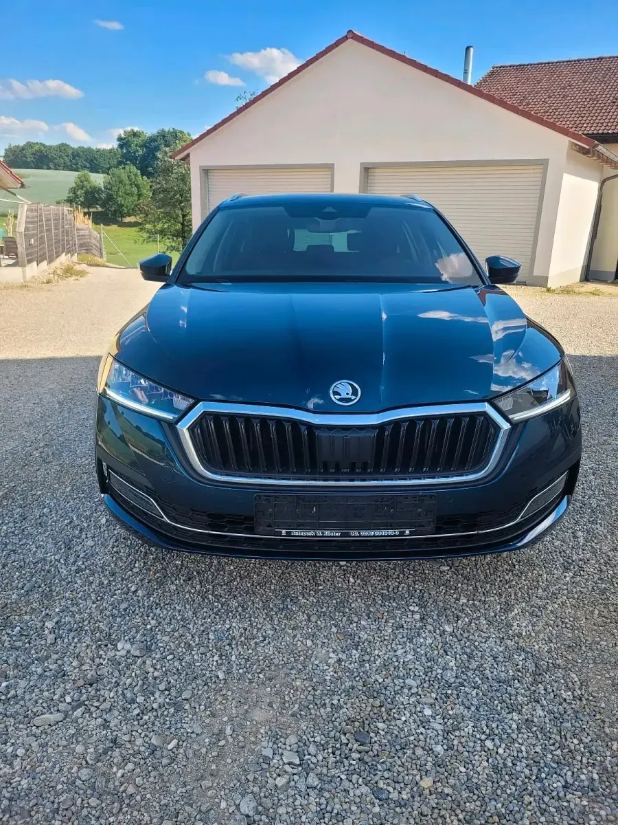 Gebraucht Skoda Octavia 204 PS (150 kW) 2022 Blau Kombi