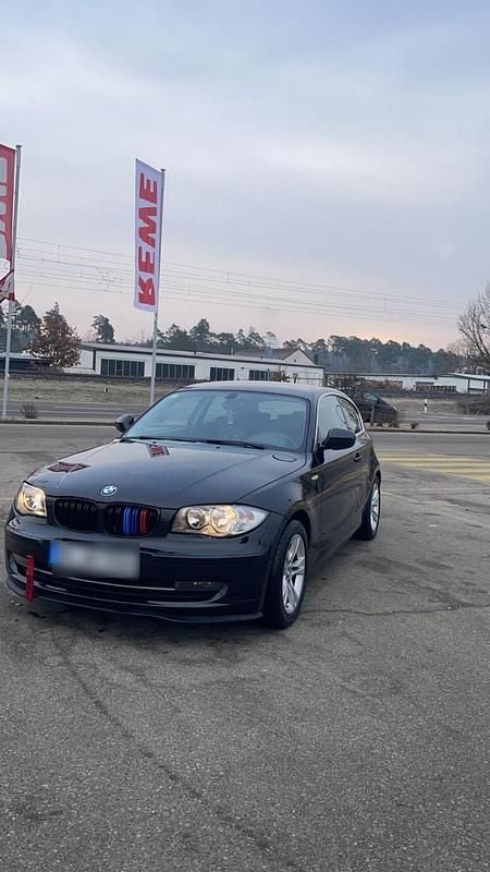 Gebraucht BMW 118 143 PS (105 kW) 2011 Schwarz Kleinwagen