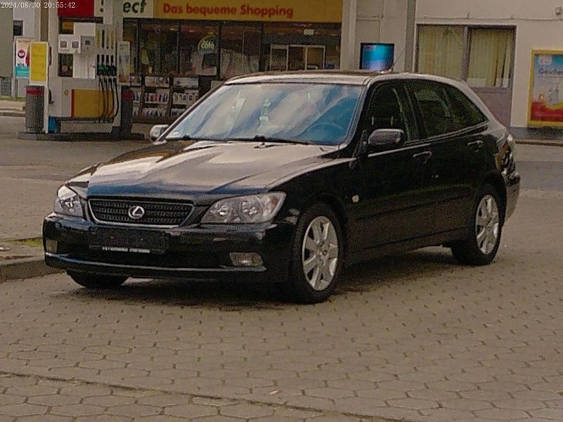 Schwarz Gebraucht 2005 Lexus IS200 Sport Line Limousine | 5.999 € - Bild 1/4