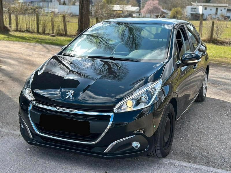 Gebraucht Peugeot 208 83 PS (61 kW) 2019 Schwarz Kleinwagen