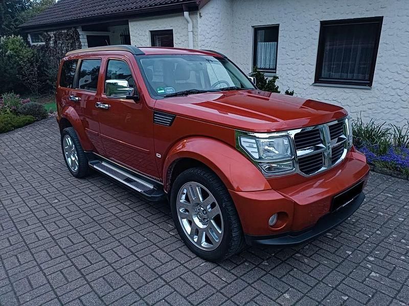 Orange Gebraucht 2010 Dodge Nitro SUV | 12.900 € (Teuer) - Bild 1/4