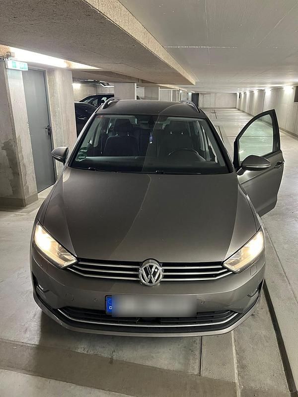 Grau Gebraucht 2015 VW Golf Sportsvan Van / Kleinbus | 8.499 € - Bild 1/4