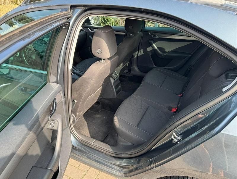 Gebraucht Skoda Octavia Clever 150 PS (110 kW) 2019 Grau Limousine