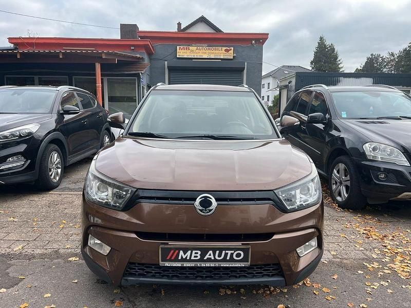 Gold Gebraucht 2015 Ssangyong (KGM) Tivoli SUV | 4.990 € - Bild 1/4